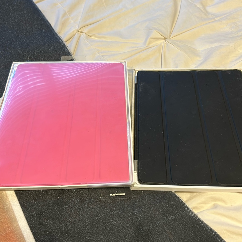 iPad Smart Cover / Black & Pink